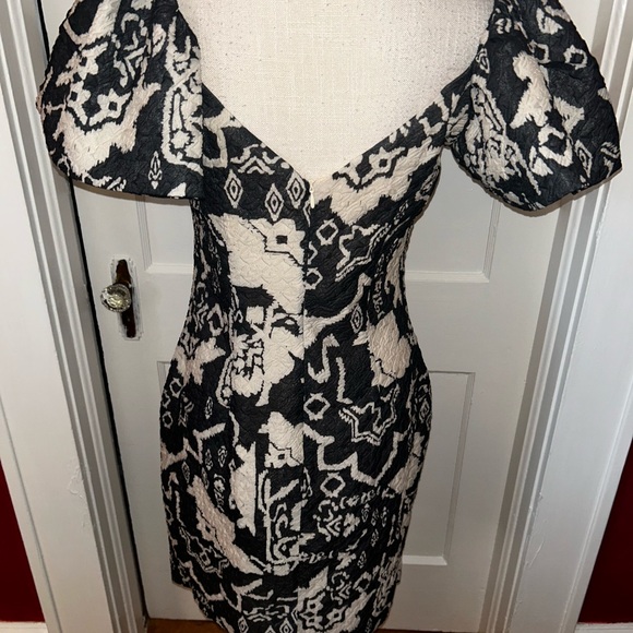 Womens Elegant Black and Cream Patterned Dress NWT size 6 - Picture 5 of 11
